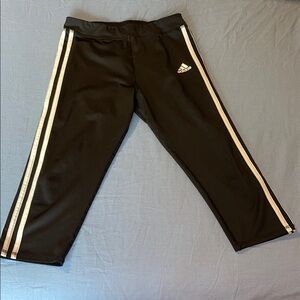 Adidas Black capri leggings with Iconic Stripes